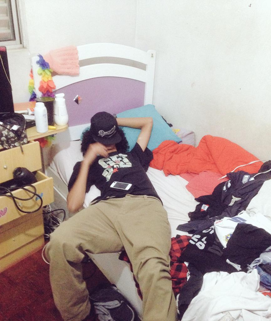 swaglikeaboss_'s tweet photo. ai q sdd d você, de baixo do meu cobertorrrrr http://t.co/SxASfXSTM9