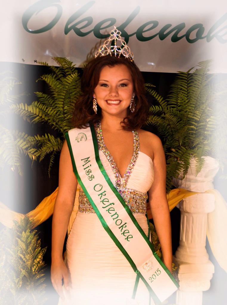 lisabirchall13's tweet photo. Billie Ann Birchall Miss Okefenokee 2015!!!! http://t.co/SjVPRU8yps