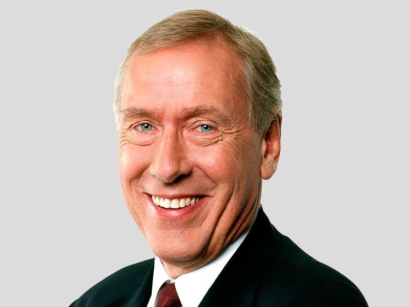  Happy Birthday to football\s greates commentator of all time Martin Tyler. He turns 70 today 