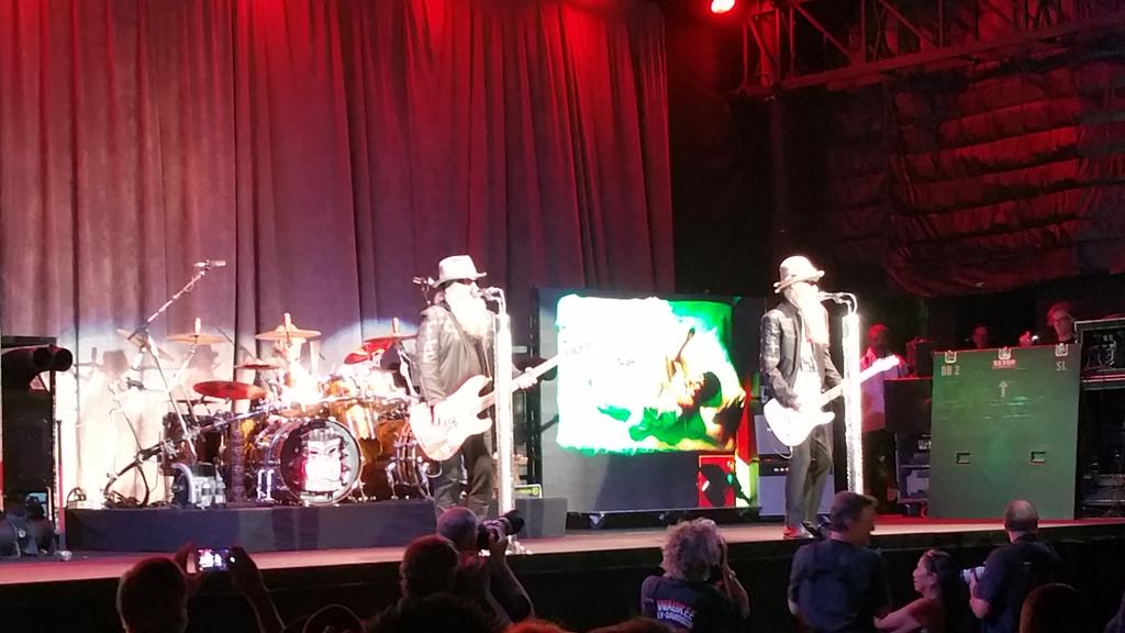 MotorcycleMarc's tweet photo. WOW!!! ZZ TOP rockin' us out in #SanDiegio... http://t.co/9koeMNpYp4