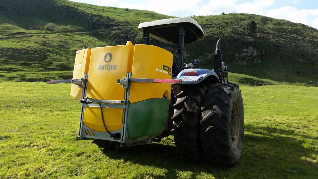 NZcows's tweet image. Great day to be out there putting on pro gibb and urea #nzfarmimg #agchatnz #spring15 #nz