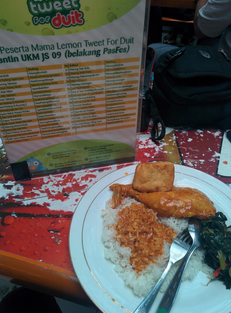 Uenaakkkkkk #twitforduit #warungpalembangBuEci @101Jakfm @mama_Indonesia