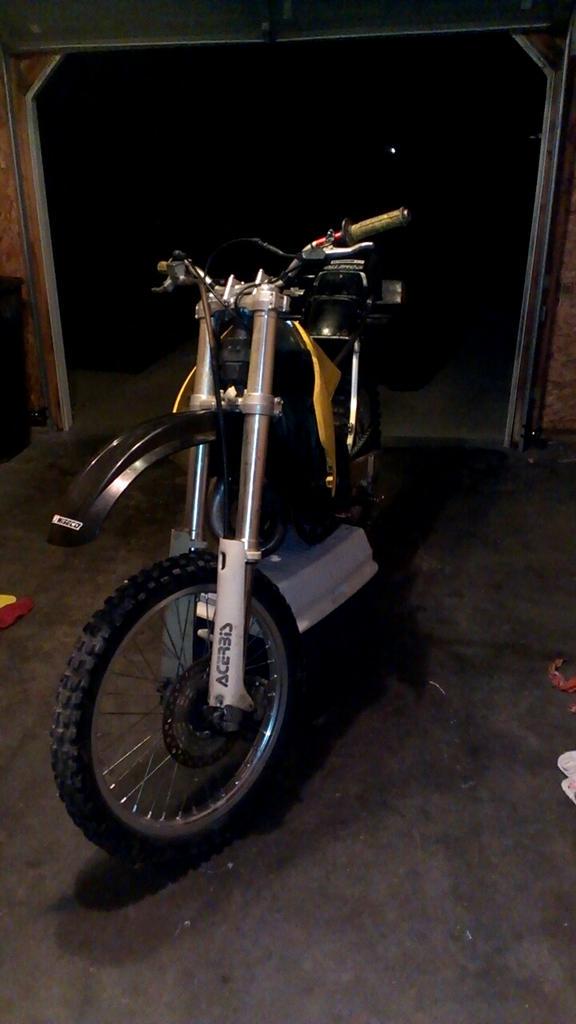 nixy316's tweet photo. Time for an adventure..Let the race bike began..#rm450 http://t.co/u6RlIww3T3