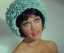 Lots of photos of this lovely lady today as Amanda Barrie celebrates her 80th birthday! Many happy returns Amanda! 