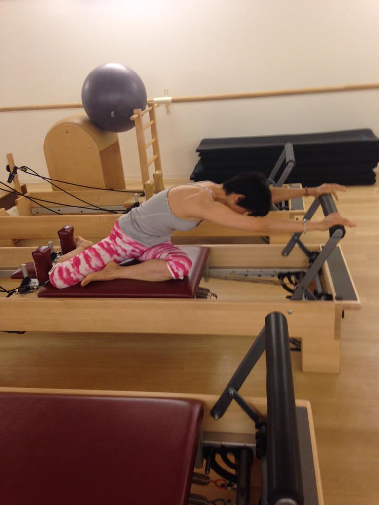 洋美 お仕事前に ピラティススタイル千里中央 今夜は ここでプライベートセッションさせていただきました クライアントさん背骨の動きがスムーズになりました Http T Co Belukdft