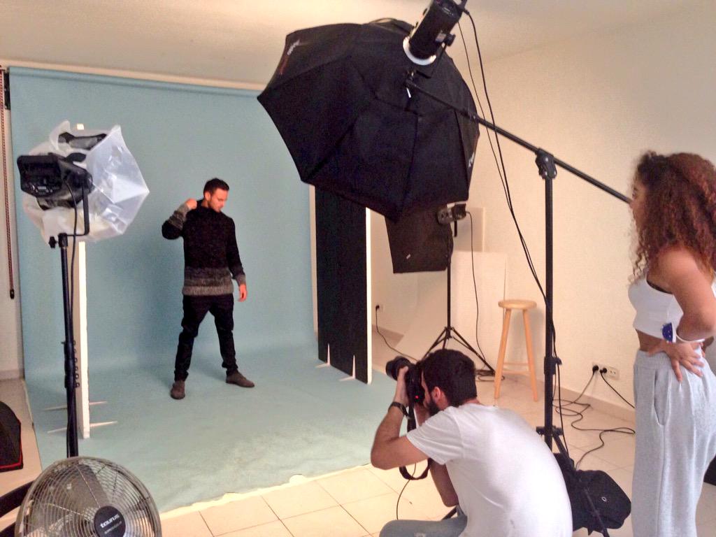 7Magazine_AD's tweet photo. Shooting Day 📷⚡️ per a l'editorial de moda #home de @7magazine #03 amb @7SergioCarvajal #moda #fashion #7Magazine03 http://t.co/Owim1fxmhT