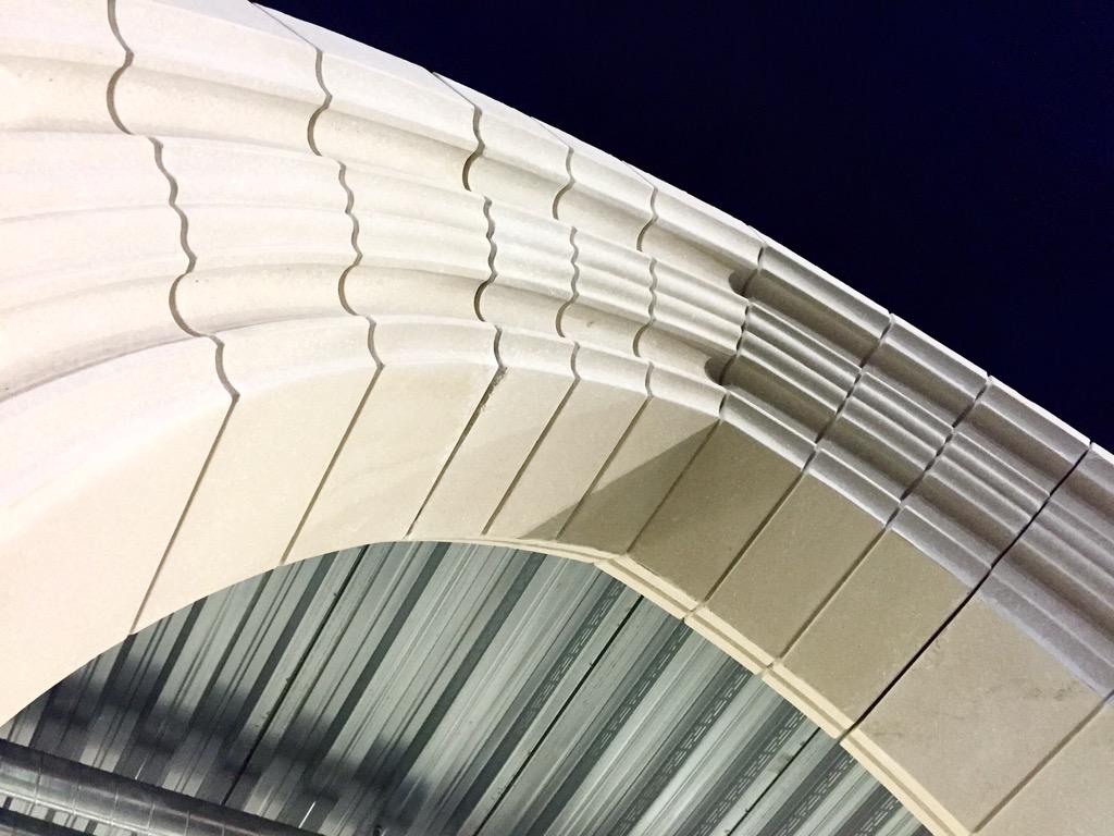 kelly_giddens's tweet photo. Looking up at one of the new arches on the Cameron Indoor Stadium Addition by @BeckGroup . #GoDuke #ThinkDesignBuild http://t.co/zf1U8bApcK