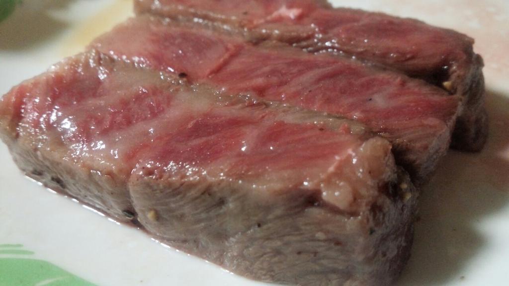 ぱやお 19 2 復帰中 Okで買ってきたa5ミスジ肉で肉充 なんだかんだ400gくらい食べたから今日の消費カロリー綺麗に飛んだわ Http T Co Vyqoa5suns