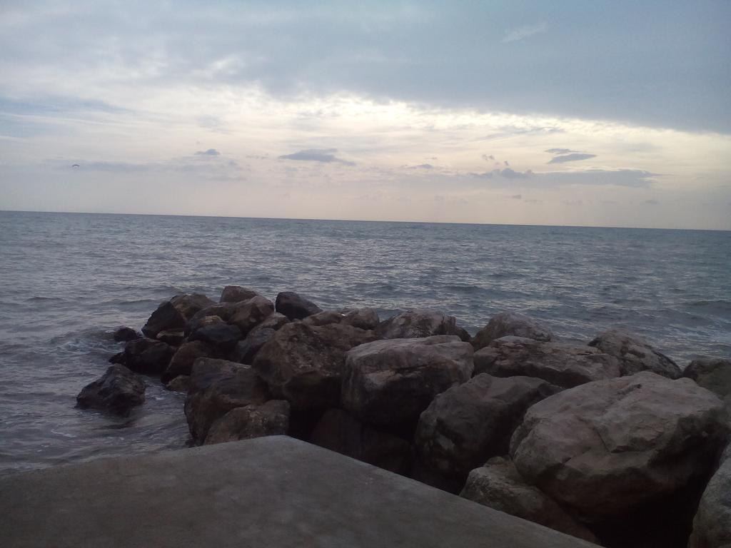 Bonobo97's tweet photo. So.... Bye bye summer! #summer #beach #sea http://t.co/KNiQ4SYIdN
