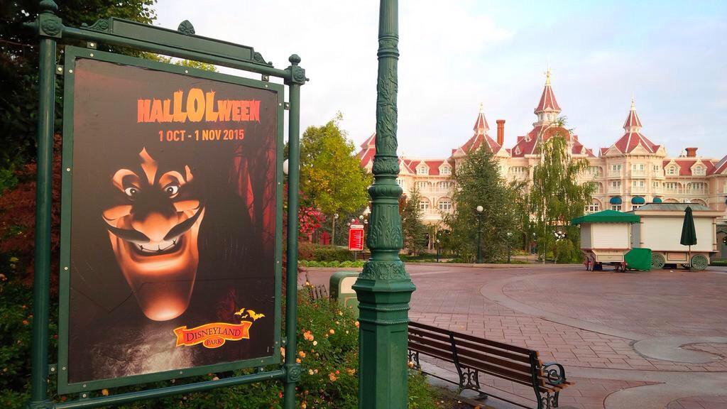 EstacionDisney's tweet photo. ¡Buenos Días!
¡Van apareciendo los primeros carteles de #HalLOLween en @DisneylandParis. 🎃 http://t.co/yp6Nl32aGd