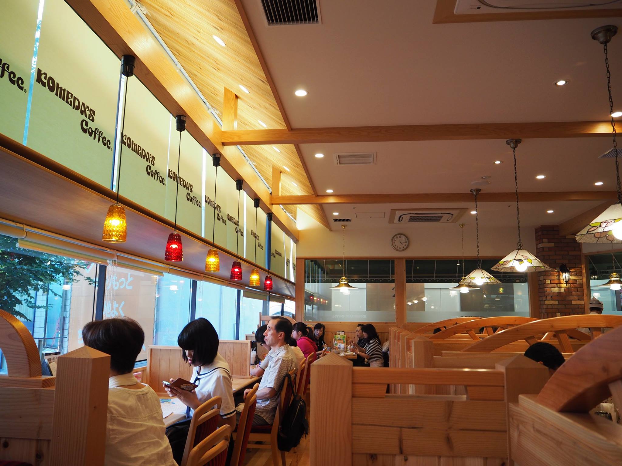 Eitoki きまぐれぷらぷらオヤジ コメダ珈琲店成増駅前店 初訪問記 ここは ここらでは皆無の 完璧な電源カフェ だった 詳レポ Http T Co 7cxb92todj Http T Co A1xemhl77h Twitter