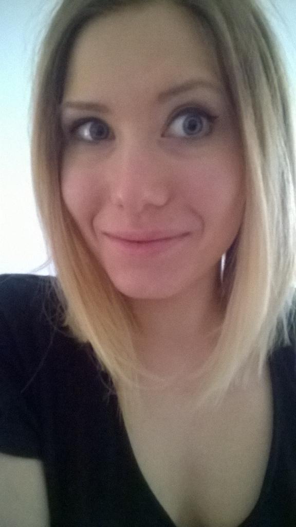 Maudozor's tweet photo. Hey my honey bee ❤. Je suis matinale retrouve moi en live http://t.co/eqcUlZVOa9 #leagueoflegends http://t.co/GWSiuDMvqg