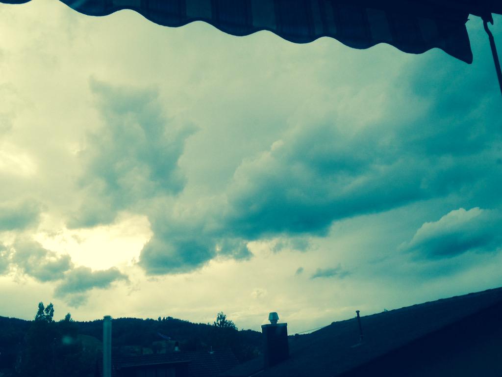 scenemind's tweet photo. Apokalyptischer #Himmel 😱😄 http://t.co/gJwim8aaNv
