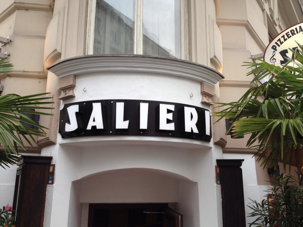 eamonncanniffe's tweet image. Hehehe! #toomanynotes