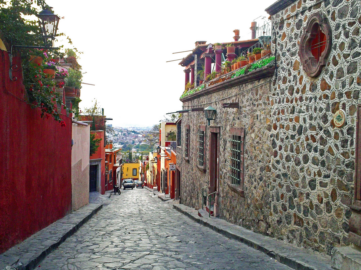 Campanas_SMA's tweet photo. #NoEsPorPresumir pero #SanMiguelDeAllende tiene las calles más bonitas. http://t.co/ha3lMXvKTn 
via: @GuanajuatoMex