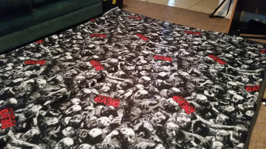 Lace_Harding's tweet image. ["Uh... Writer?"

SHHHHH. Mommy is working.]