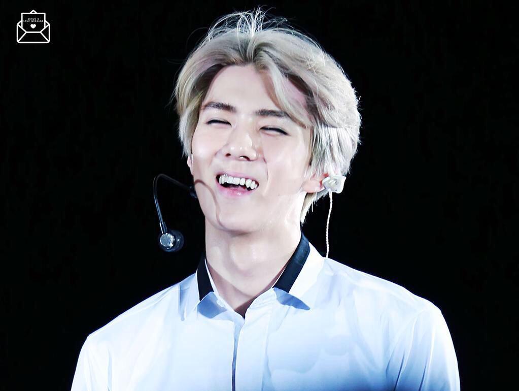 EXOSEHUNMAMA12's tweet photo. [Pic]150912 Sehun @ EXO'Luxion in ChongQing(Cr:Sehun's message ) อะไรกันต้องยิ้มตาหยีแบบนี้เลยหยอออ http://t.co/errpz8m86g