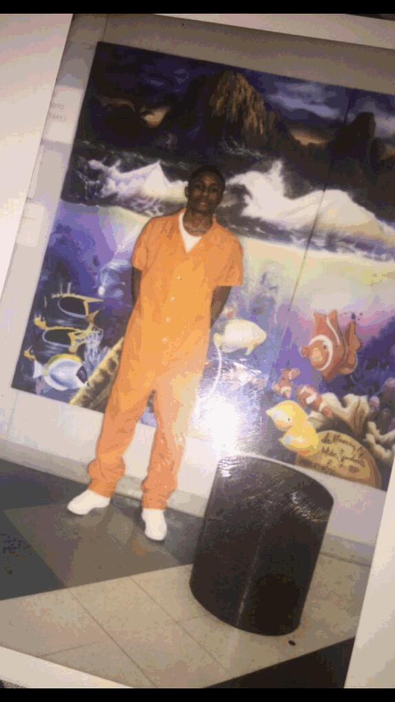 __Vony's tweet photo. Happy bday broski🎉 wish u was out here to celebrate with the gang #freestaff🔓 💸MDM💸 http://t.co/HYiwUMHKxZ