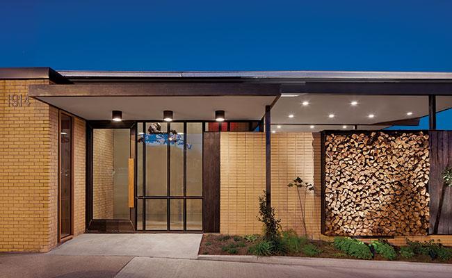 A post office building gets new life as <a href="/Gardner_ATX/">Gardner</a> restaurant by <a href="/BurtonBaldridge/">Burton Baldridge</a> Architects bit.ly/1iJq6F2