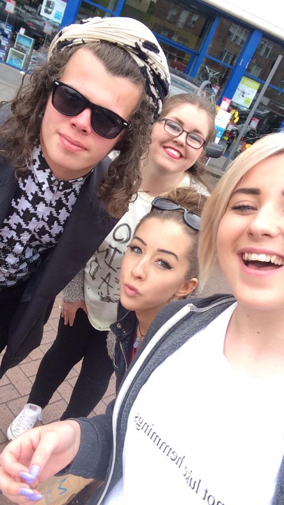 ashlieeafc's tweet image. #HERESTOROWYSOMEMORIES meeting some awesome people ❤️ @HeyViolet