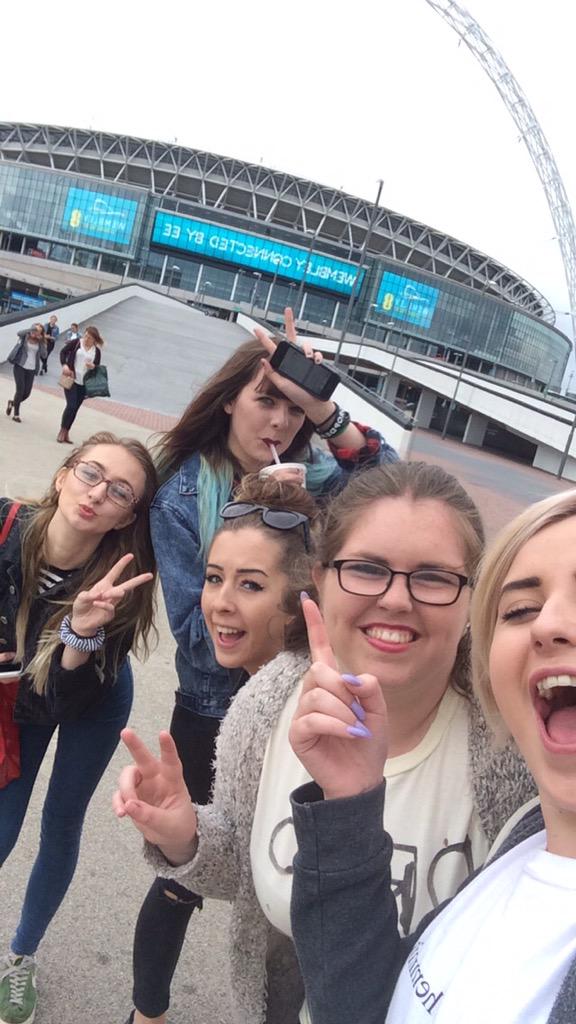 ashlieeafc's tweet image. #HERESTOROWYSOMEMORIES meeting some awesome people ❤️ @HeyViolet