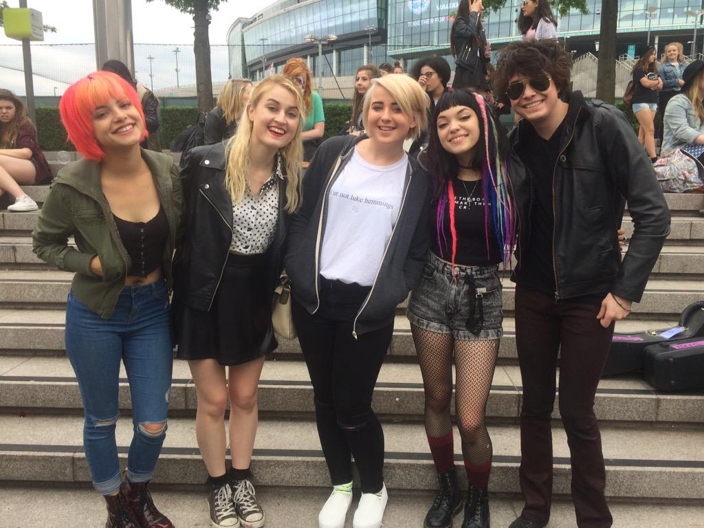 ashlieeafc's tweet image. #HERESTOROWYSOMEMORIES meeting some awesome people ❤️ @HeyViolet