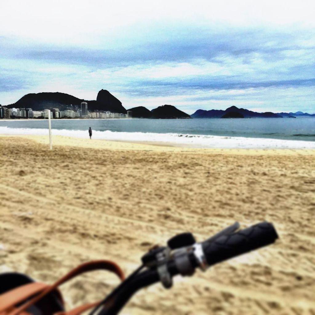 instaipanema's tweet image. boa São Pedroooo, o foco agora é no azul. 💙✌🏼🙏🏼 #7am #goingwork by carolinabianchi_ ift.tt/1OPEs0V