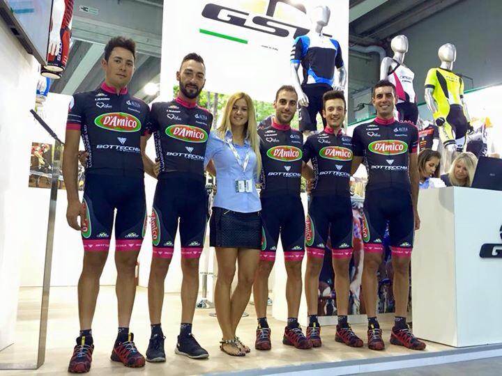 <a href="/AreaZeroProTeam/">Area Zero D'Amico</a> <a href="/CosmobikeVR/">CosmoBike Show</a> una bella giornata con i nostri #sponsor