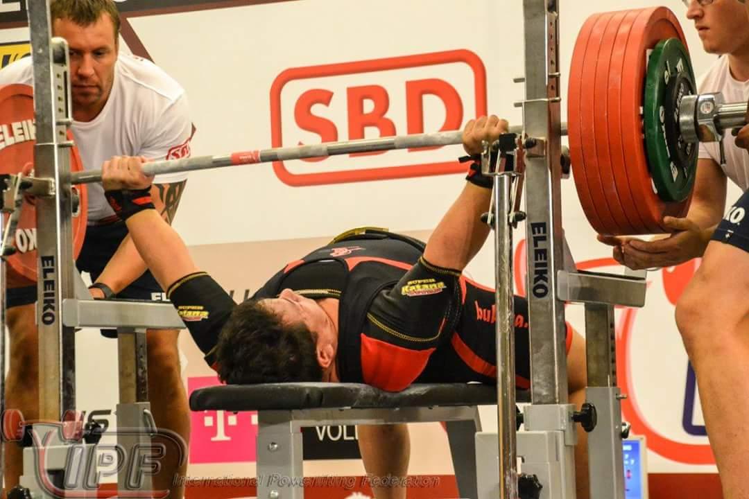 青山学院大学パワーリフティング部 総文4年 105kg級 堀口選手 スクワット 失格 ベンチプレス300kg 種目別金メダル 未公認世界記録 デッドリフト270kg 合計 Kg 失格のため トータルは残念でしたが ベンチプレス金メダルおめでとう Http T Co Ugqrfniukj