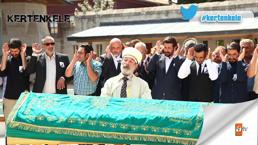 medyabalon's tweet photo. #kertenkele 'nin yeni sezonunda yönetmen koltuğunda @cemtabak oturmaktadır.Kendisine ve ekibine başarılar dileriz.. http://t.co/BBcR8NIZ8i