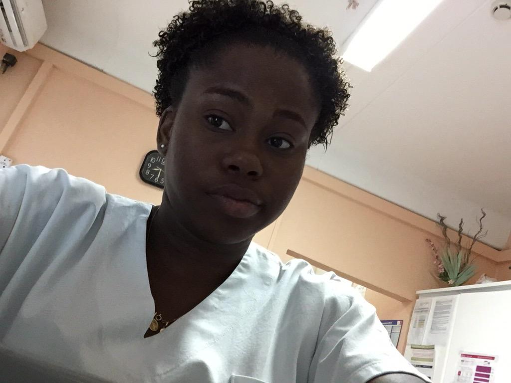 SissyChOco's tweet photo. Qui a besoin d'une infirmière #ChomageTechnique http://t.co/cpvyRw70h2