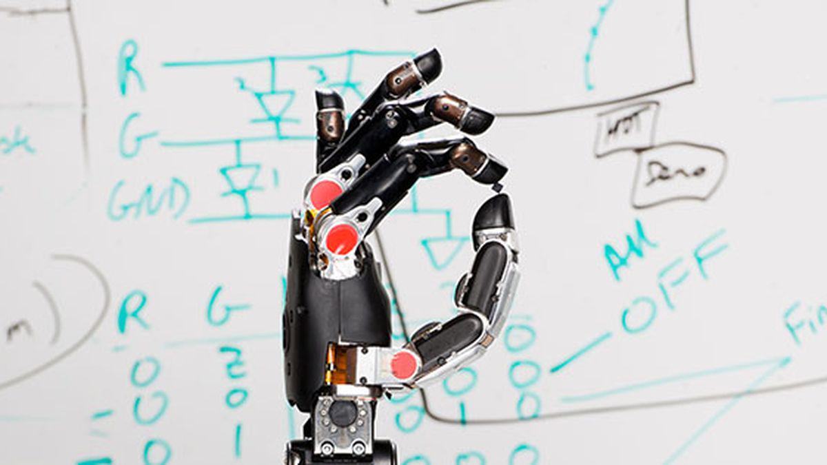 verge's tweet photo. Prosthetic limb used to restore 'near-natural' sense of touch, claims DARPA http://t.co/577iOcYI17 http://t.co/2v25WGRUtY