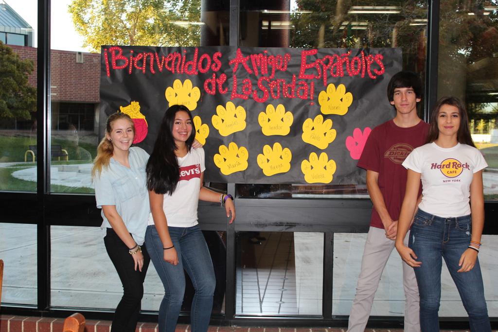 Hartifam's tweet photo. Tallwood welcomes students from Madrid! @vbschools #wearevbschools #GSWLA http://t.co/rnddervZ2h