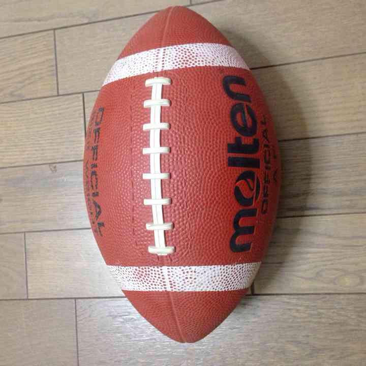 JetBra's tweet photo. 『アメリカンフットボール ボールmolte… (￥2,500)』 フリマアプリ「メルカリ」で販売中♪ https://t.co/OP5s1pOCHS http://t.co/A5W1wQmmqy