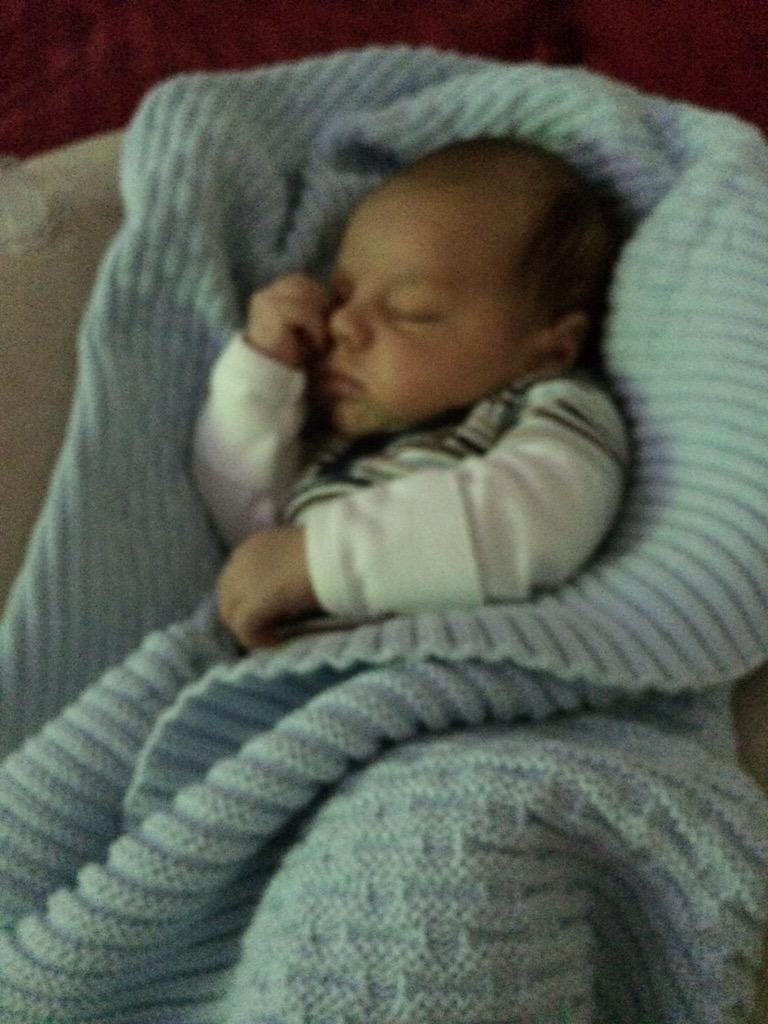 bevilacquapaula's tweet photo. Con esta ternurita no me provoca más nada que verlo y verlo !! Feliz Lunes para todos http://t.co/V9Qw3VH1S7