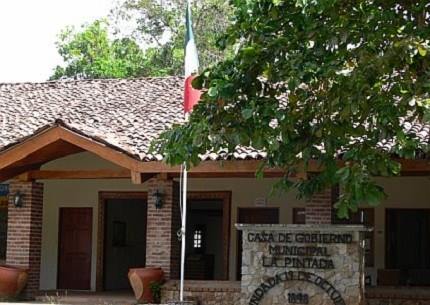 lapintada_pty's tweet photo. FOTO | Casa de Gobierno del Distrito de La Pintada está siempre a sus órdenes #Lunes http://t.co/1nuXMl3axF