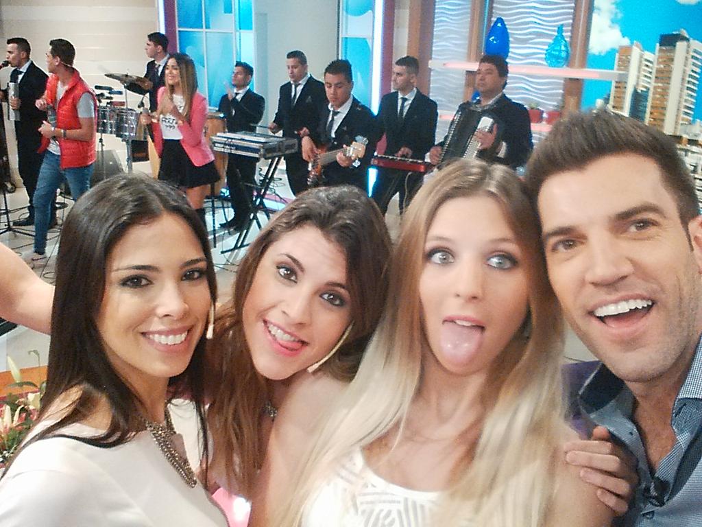 FPVillar's tweet photo. De joda en @DesayunoTV bailando con @BLanzelottaOK @AngelaLeivaOk @mariapazdelgado @florzaccanti @RomiMalaspinaOk http://t.co/u9t1PTSDPR