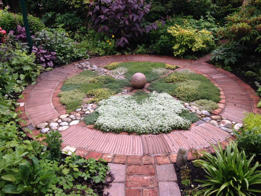 FatGrassDesign's tweet image. Last couple of places available on our six week Garden Design course. Visit fatgrass.co.uk for more info