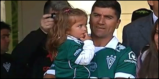 CNNChile's tweet photo. Lesión postergó otra vez el debut de David Pizarro http://t.co/598JhslFIG #CNNChile http://t.co/LeNCWhz7cD