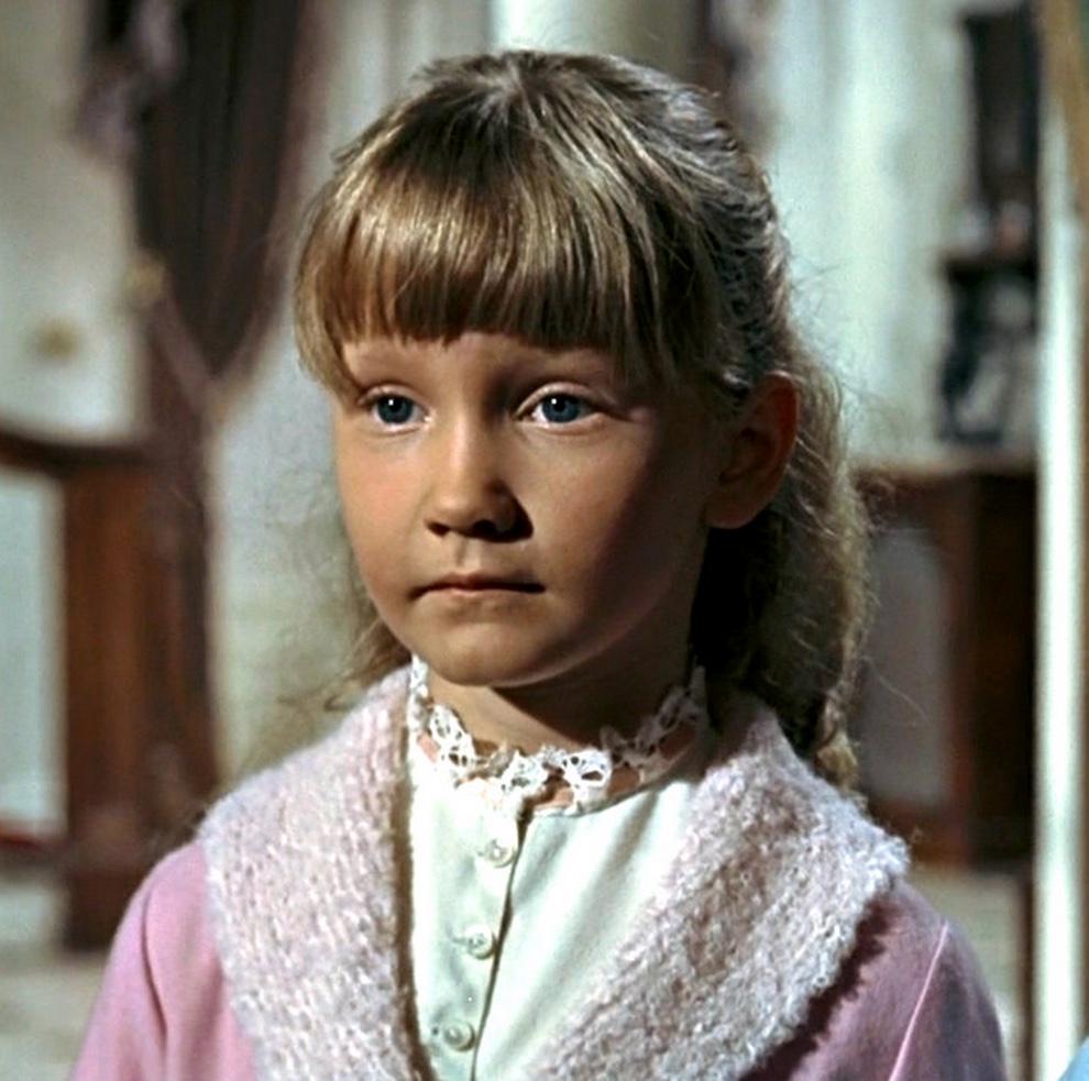 Thanks to cinesocialuk for pointing out that Karen Dotrice in The 39 Steps also played Jane
