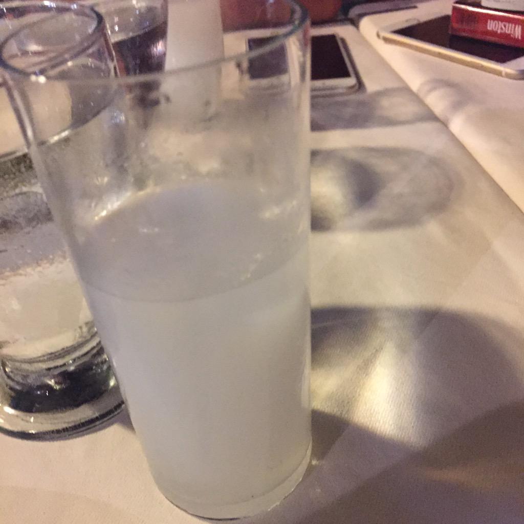 goncim's tweet photo. Rakı,cevabı bulmak için değil,soruyu unutmak için içilir mi içilir dostum @goncim @RakiGunlugu http://t.co/6SHaywKf4Q