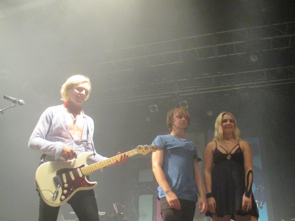 Thank you for being to Barcelona! @officialR5 <a href="/rossR5/">Ross Lynch</a> <a href="/rikerR5/">Riker Lynch</a> @rydelR5 <a href="/rockyR5/">Rocky Lynch</a> @ratliffR5 @rylandR5