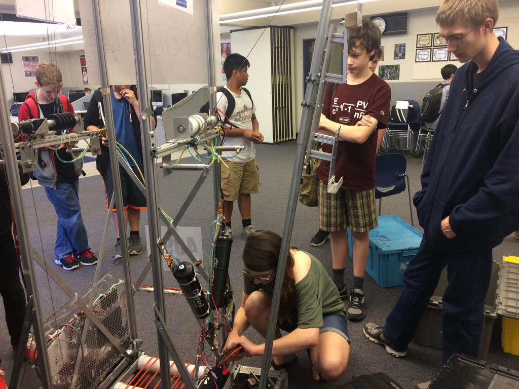 NHS_Technology's tweet photo. @john_provost @NHSpto tis almost the season for robotics team! #devilbots http://t.co/N6XH8dw24V