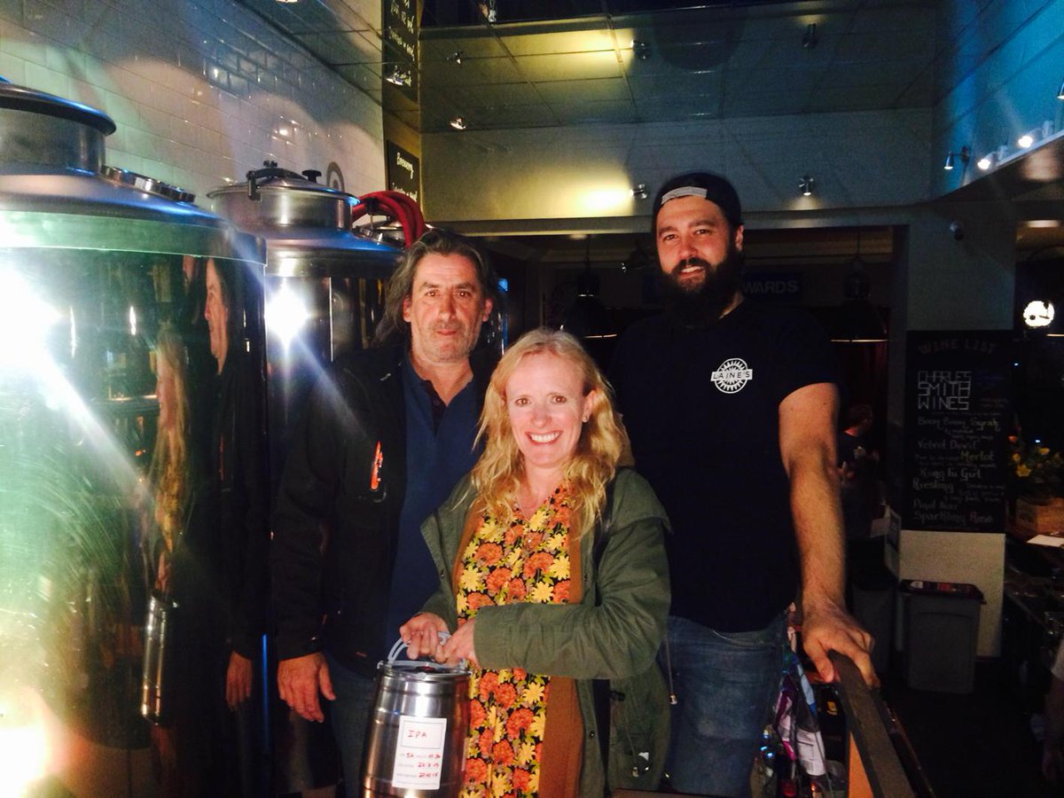 NorthLainePub's tweet photo. #meetthebrewer equals happy customers #freepints #prizes #minikeg #cheekypints keep an eye out for our next event! http://t.co/mp5w9uzKkJ