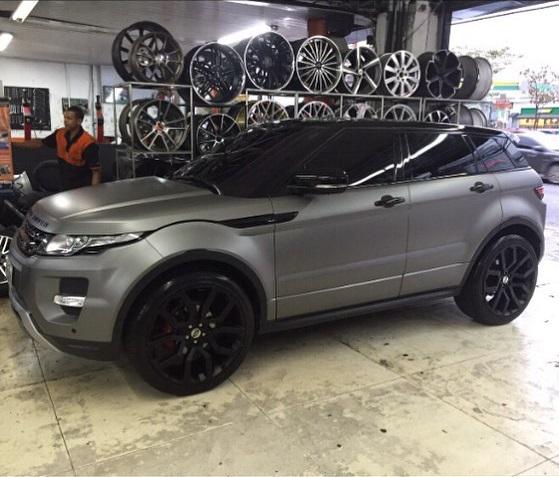 ColonialRacing's tweet image. Evoque com aro 22" e envelopamento fosco! #colonialracing #teamcolonial #landrover #evoque Veja mais no site!