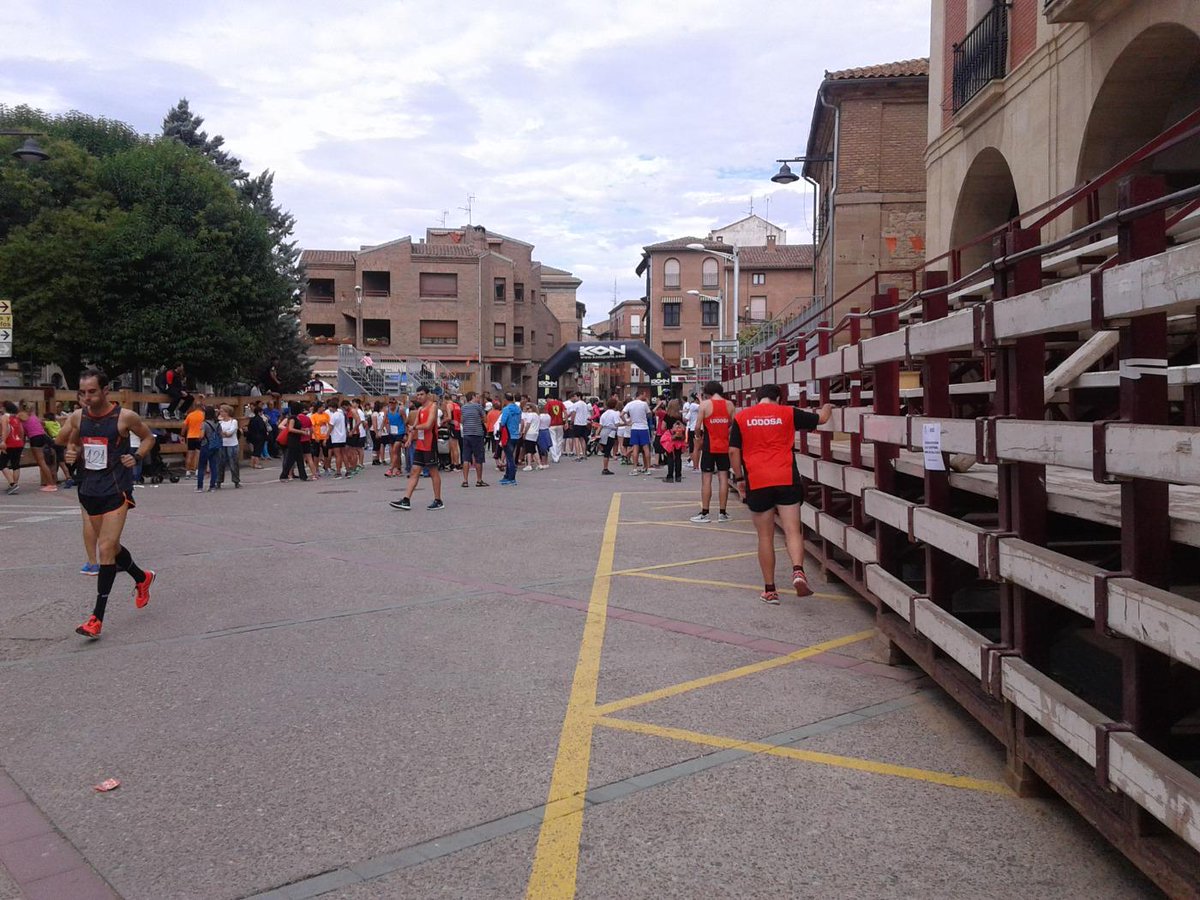 JosTorresRemrez's tweet photo. Gran carrera ayer en #Lodosa #TCSrunning el año que viene a repetir http://t.co/vCjw3gJ7G1