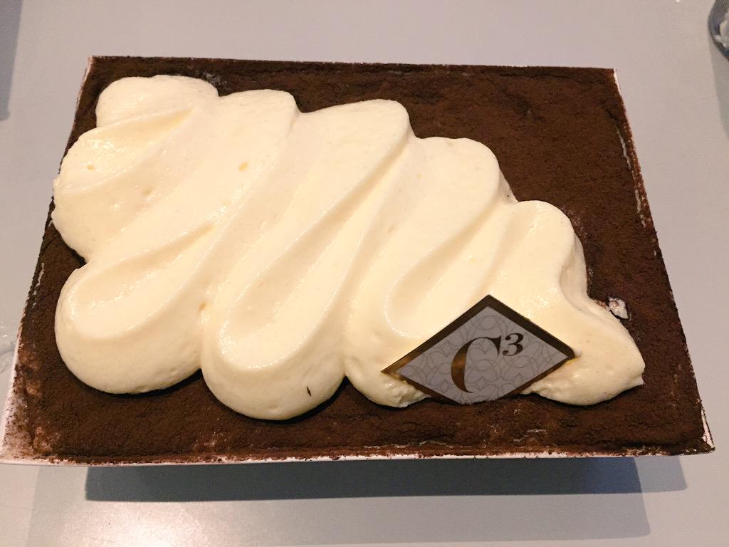 shinki26uvwd's tweet photo. 昨日はAAAの10歳の誕生日だったから
東京駅で買ったティラミス(o^^o)
美味しかったー꒰ ♡´∀`♡ ꒱
#AAAth http://t.co/ZKNZK24YQ4