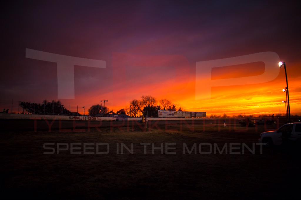 TylerRinken's tweet photo. I've been to a lot of tracks this year, but @HumboldtSpdwy still has the best sunsets. #BattleAtTheBullRing http://t.co/TDDPhUEiXW