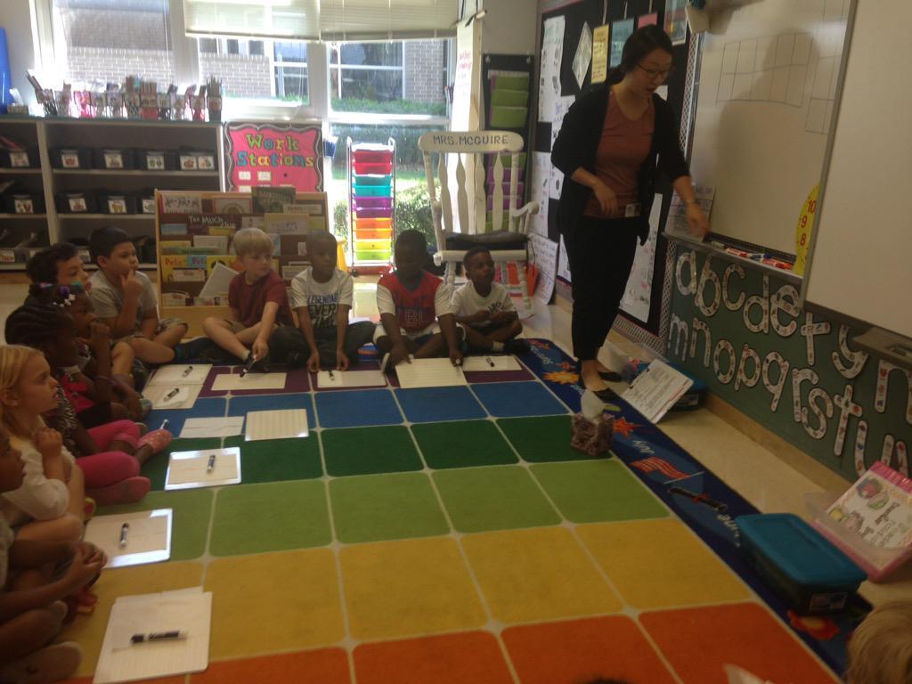 Benkoen64's tweet image. mcguirefirsties: Student teacher in action! #polserproud #learningisdoing