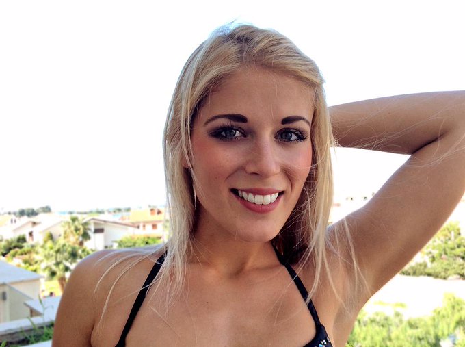 Hi, have a nice day! These are some pics from my last 3 weeks 😘😊😎 http://t.co/g97jEaEXLG